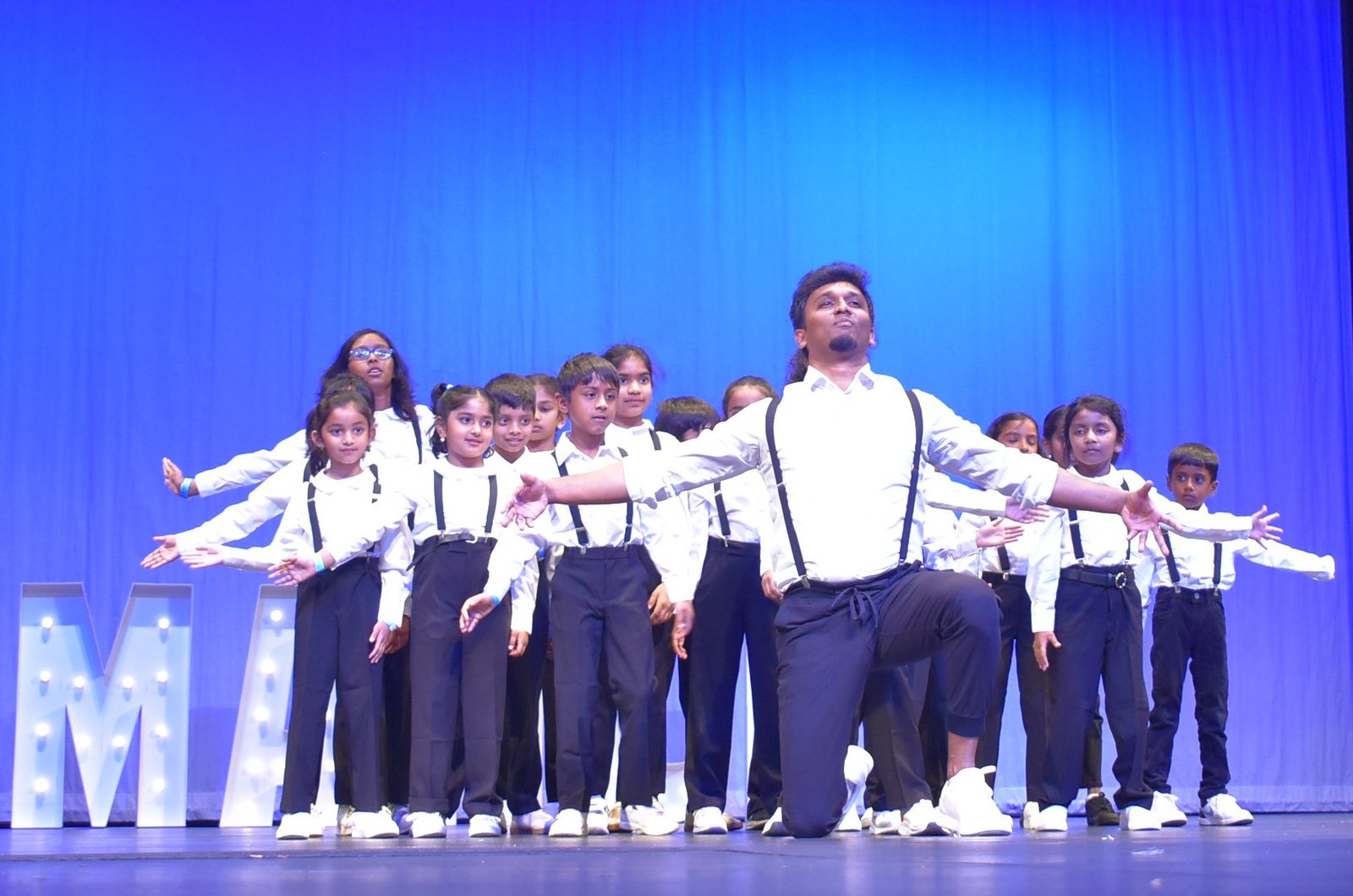 Bollywood Class Senior Kids 6-12 Years
